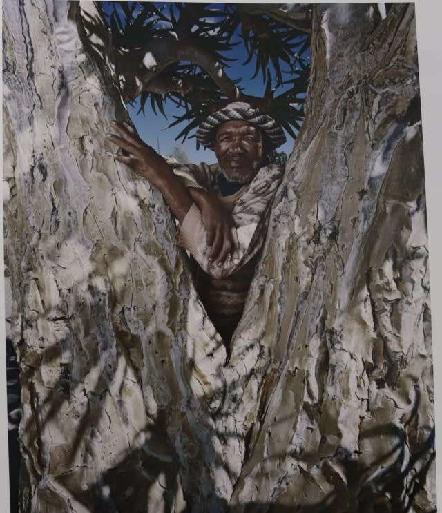 ROUND THE BEND - TRAVELS AROUND SOUTHERN AFRICA By Obie Oberholzer