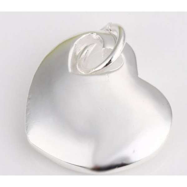 Silver Queen Heart Pendant with a FREE silver snake chain!! Bargain!! LOCAL STOCK