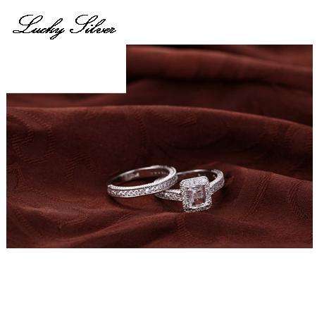 Fantastic price!! Sterling Silver - filled Wedding Ring Set with simulated diamonds Sizes 7-9