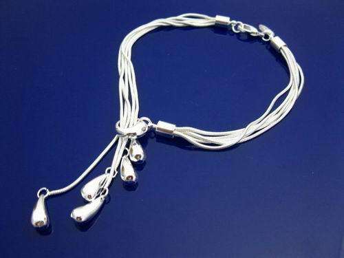 Elegant Silver Teardrop Bracelet