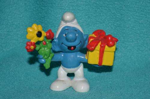 20040 Gift Smurf