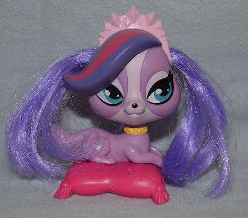 McDonalds Littlest Pet Shop (about 8.5cm)