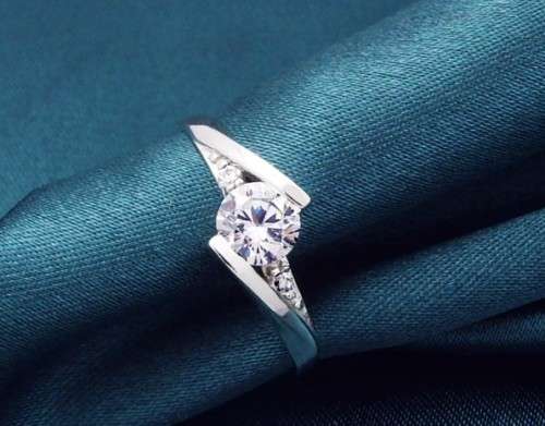 Beautiful!! S925 Sterling Silver Rings HALO SWISS DIAMOND ENGAGEMENT RING Size 7.5/ O /17