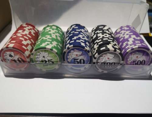 Poker Chips in Clear Acrylic Rack with Cover (5 Rows / 98 Chips)