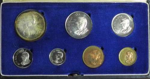 RSA 1968 SHORT PROOF SET WITH SILVER ONE RAND COIN.