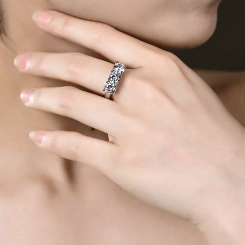 Free Shipping!!! Sophisticated 2.25Ctw Simulated Diamond Trilogy Ring
