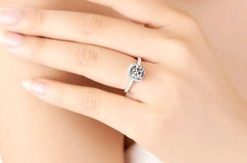Phenomenal Princess Cushion Cut 2 Ct Simulated Diamond Ring