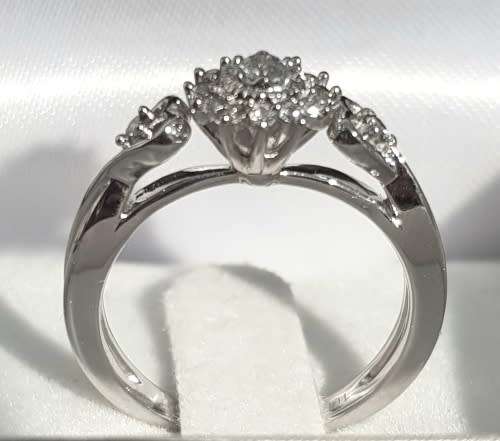 **HALO DESIGN | R27451** ROUND CUT | 0.300ct | DIAMOND RING | WHITE GOLD