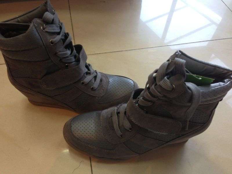 V V COMFY LADIES SNEAKER GREY WEDGE BOOTS - size 3
