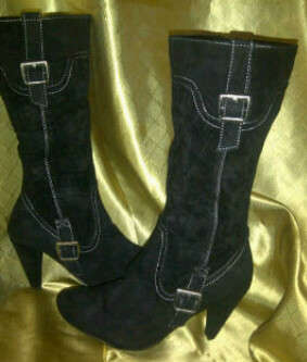 BRAND NEW!!! BLACK V V COMFY SLIGHT WEDGE BOOT - size 4- ABSOLUTELY BEAUTIFUL!!