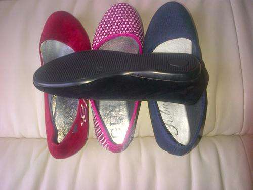 SIZE5:ONE BIDDER TAKES ALL 4 PAIRS OF SHOES+1 PAYMENT OF R65POSTAGE FOR ALL4PAIRS