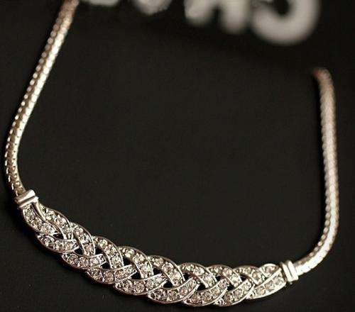 LATE ENTRY!! EXQUISITE!! Platinum Colour - Plated Zircon Necklace-Made With SIMULATED Diamonds