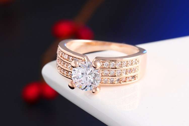 STAGGERING!!14K YELLOW GOLD PLATED 3 LAYER SIMULATED DIAMOND RING SIZE 7/17.3MM/O - ERV R999
