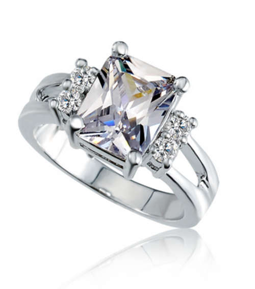 GORGEOUS!! WHITE GOLD PLATED WITH SIMULATED DIAMOND RING SIZE 7/17.3MM/O