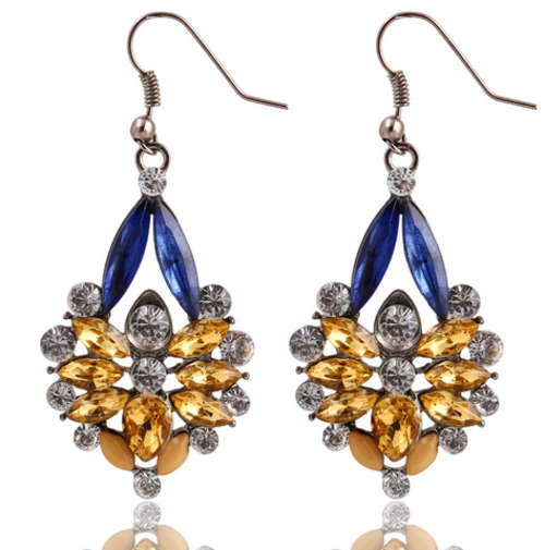 PHENOMENAL!! SILVER PLATED WITH SIMULATED DIAMOND EARRING ERV R999