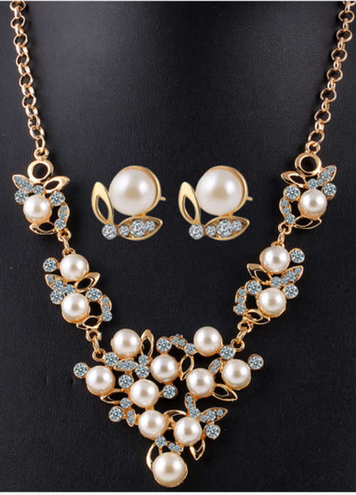 EXQUISITE!! YELLOW GOLD PLATED WITH SIMULATED DIAMOND NECKLACE AND EARRING SET ERV R999