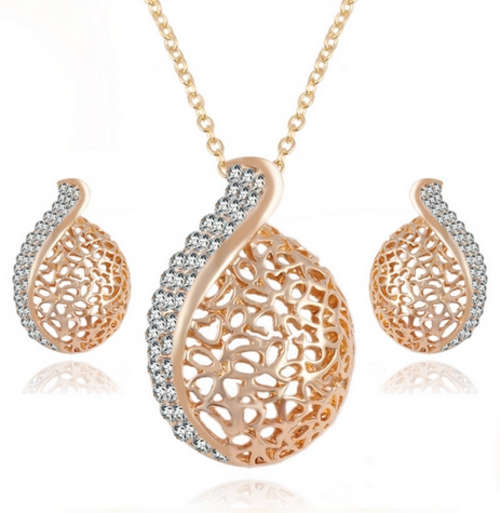 EXQUISITE!! YELLOW GOLD PLATED WITH SIMULATED DIAMOND NECKLACE AND EARRING SET ERV R999
