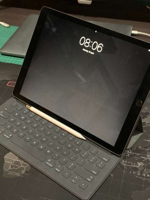 iPad Pro 12.9 128GB WiFi with Smart Keyboard Folio and Apple Pencil