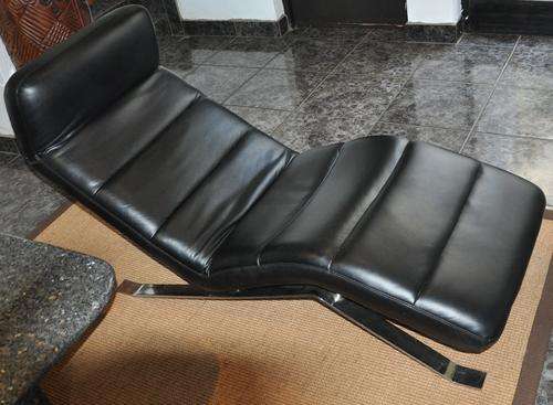 Stylish Lounger- Perfect for watching TV!