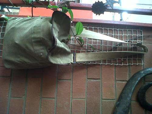 Old style canvas shoulder bag