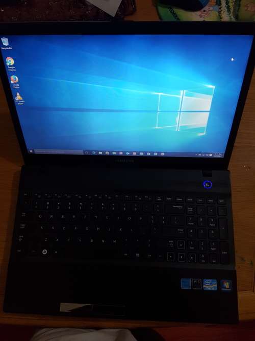 Samsung NP300E5A Laptop i3