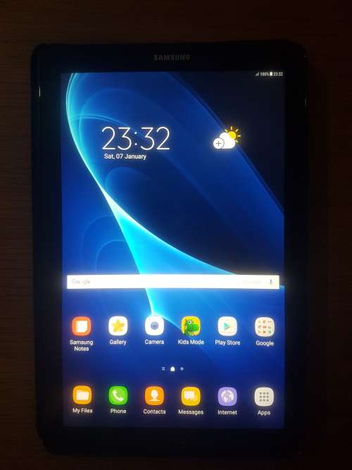Samsung Galaxy Tab A2016 10.1 inch very clean (SM-P585)