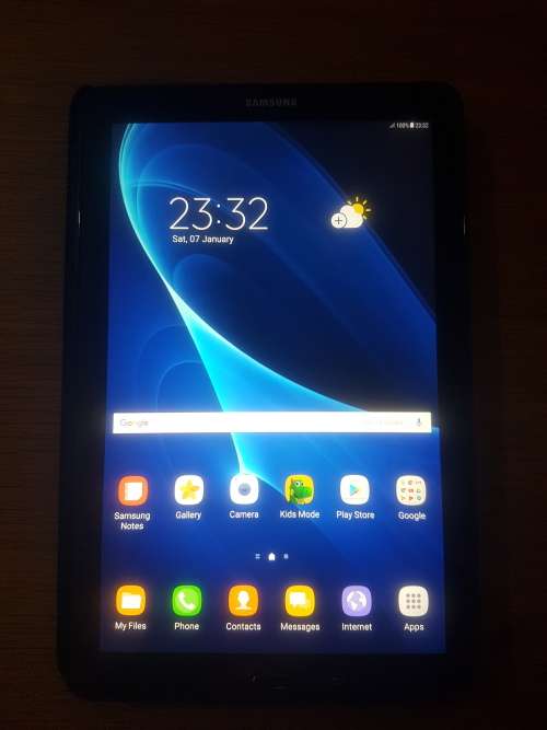 Samsung Galaxy Tab A2016 10.1 inch very clean (SM-P585)
