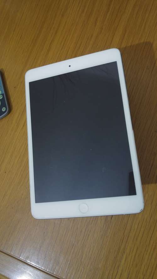 iPAD MINI 1 - 16gig - WHITE - WIFI ONLY