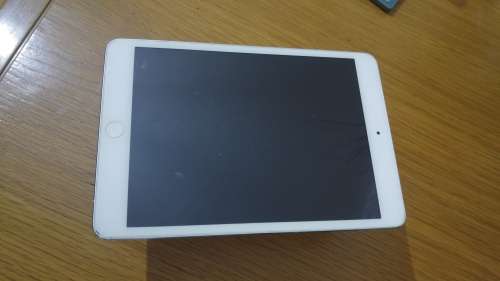iPAD MINI 1 - 16gig - WHITE - WIFI ONLY