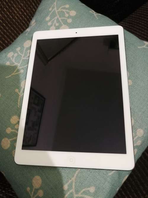 IPAD AIR - 16GIG - WHITE - WIFI ONLY - NO ICLOUD