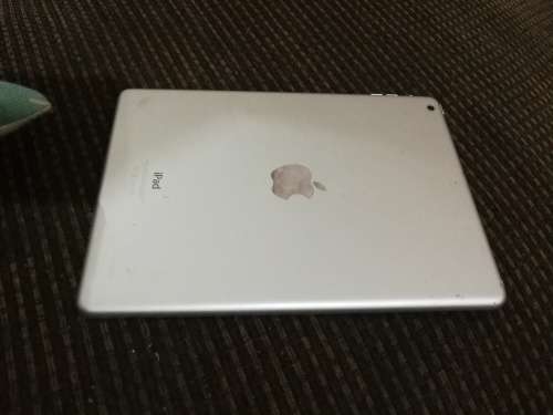 IPAD AIR - 16GIG - WHITE - WIFI ONLY - NO ICLOUD
