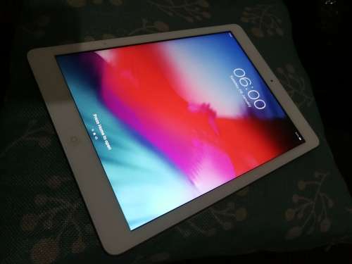 IPAD AIR - 16GIG - WHITE - WIFI ONLY - NO ICLOUD