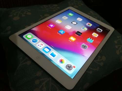 IPAD AIR - 16GIG - WHITE - WIFI ONLY - NO ICLOUD