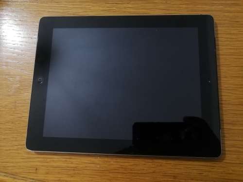 IPAD 3 - 32GIG - 4G AND WIFI
