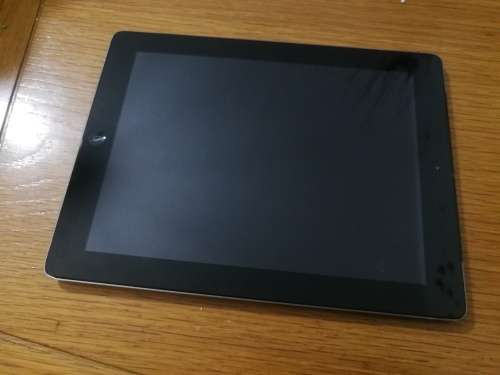 IPAD 3 - 32GIG - 4G AND WIFI