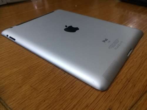 IPAD 3 - 32GIG - 4G AND WIFI