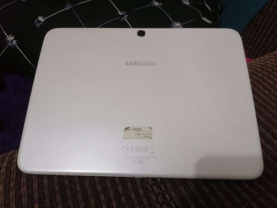 Samsung Tab 3 10.1inch very clean (GT-P5200) full phone functionality
