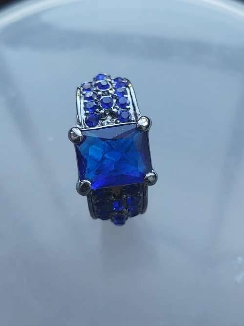 Exquisite Black Gold Filled Blue Stone Ring Size 7