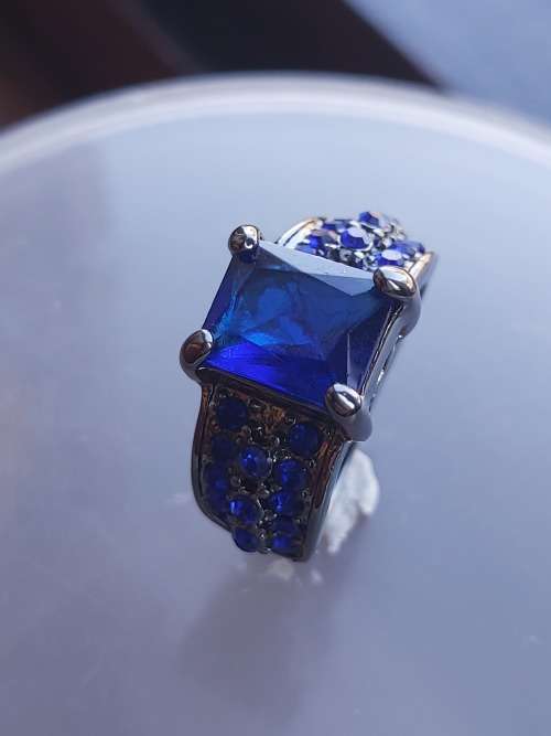 Exquisite Black Gold Filled Blue Stone Ring Size 7