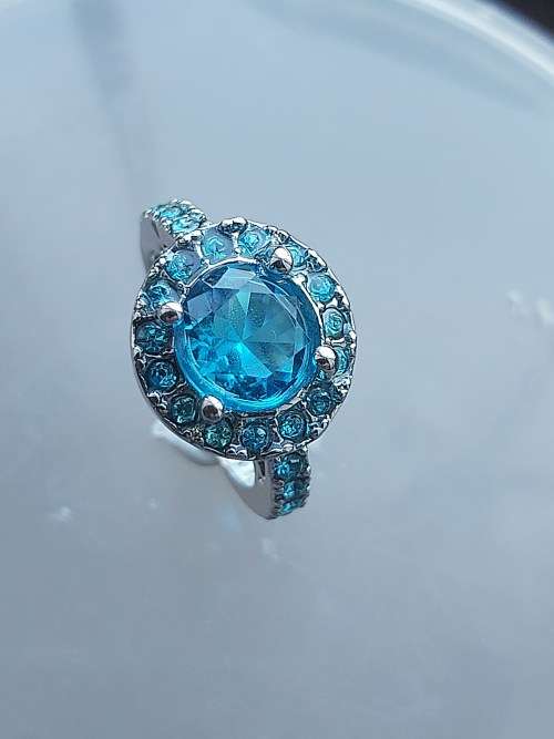 Exquisite White Gold Filled Blue Stone Ring Size 8