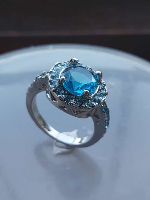 Exquisite White Gold Filled Blue Stone Ring Size 8