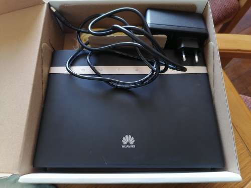 Huawei 4G/5G Router model B525 (It take a SIM CARD)
