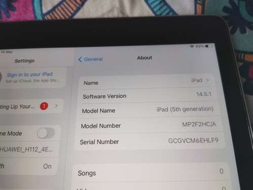 IPad 5th Generation 2017 model wifi 32GB very clean