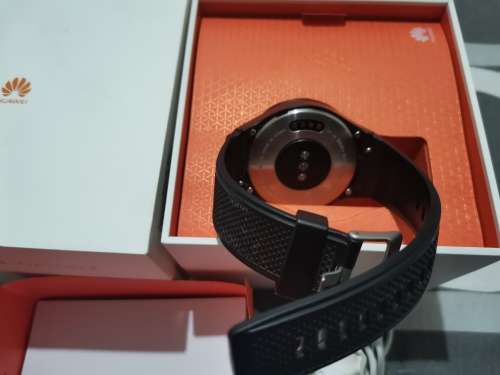 Huawei Watch 2 with LTE phone functionality, model LEO DLXX