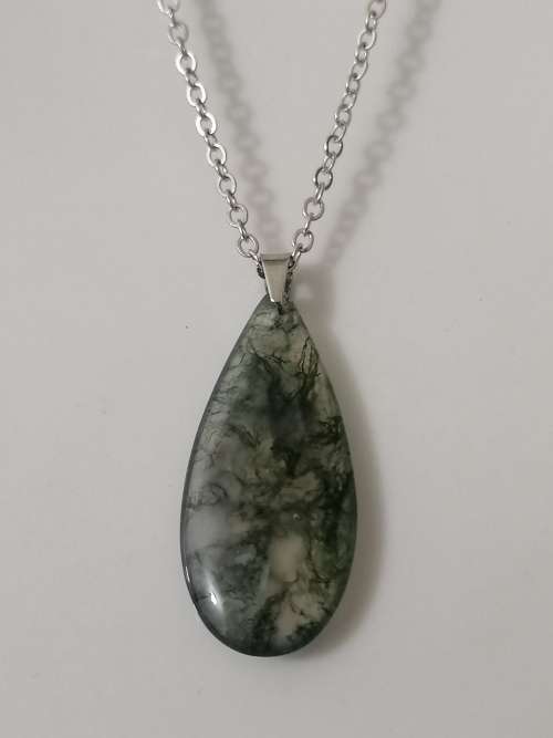 "Retail Price R450"33x15x5mm Green Moss Agate Teardrop Pendant + Necklace