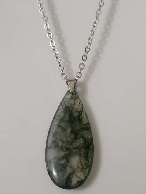 "Retail Price R450"33x15x5mm Green Moss Agate Teardrop Pendant + Necklace