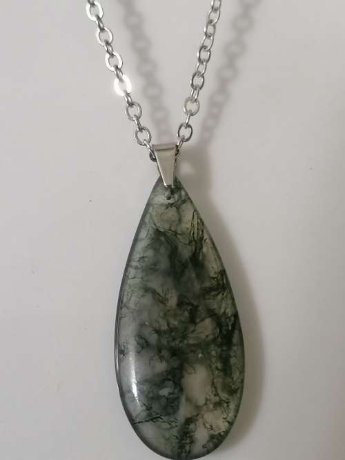"Retail Price R450"33x15x5mm Green Moss Agate Teardrop Pendant + Necklace