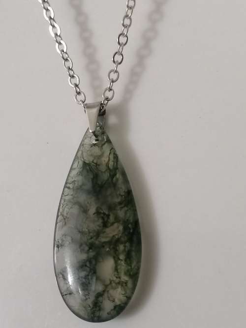 "Retail Price R450"33x15x5mm Green Moss Agate Teardrop Pendant + Necklace