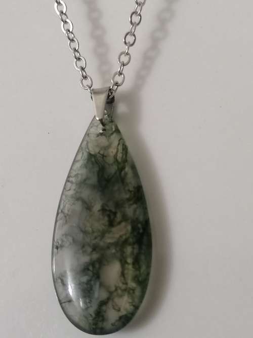 "Retail Price R450"33x15x5mm Green Moss Agate Teardrop Pendant + Necklace