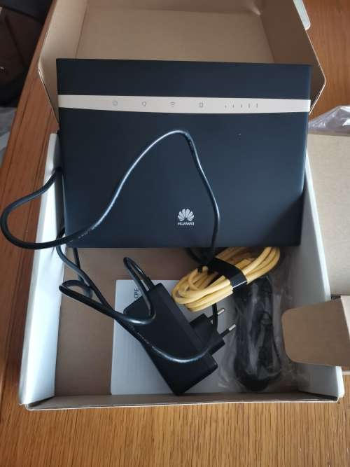 Huawei 4G/5G Router model B525s 65a (It take a SIM CARD) up to 64 users